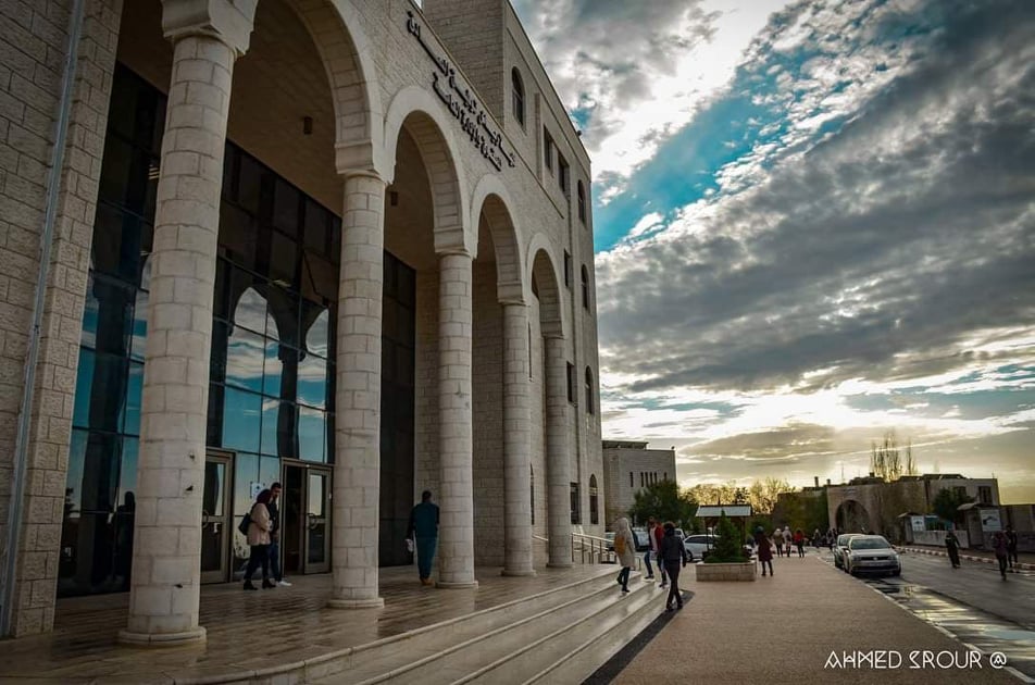 كلية الحقوق والإدارة العامة